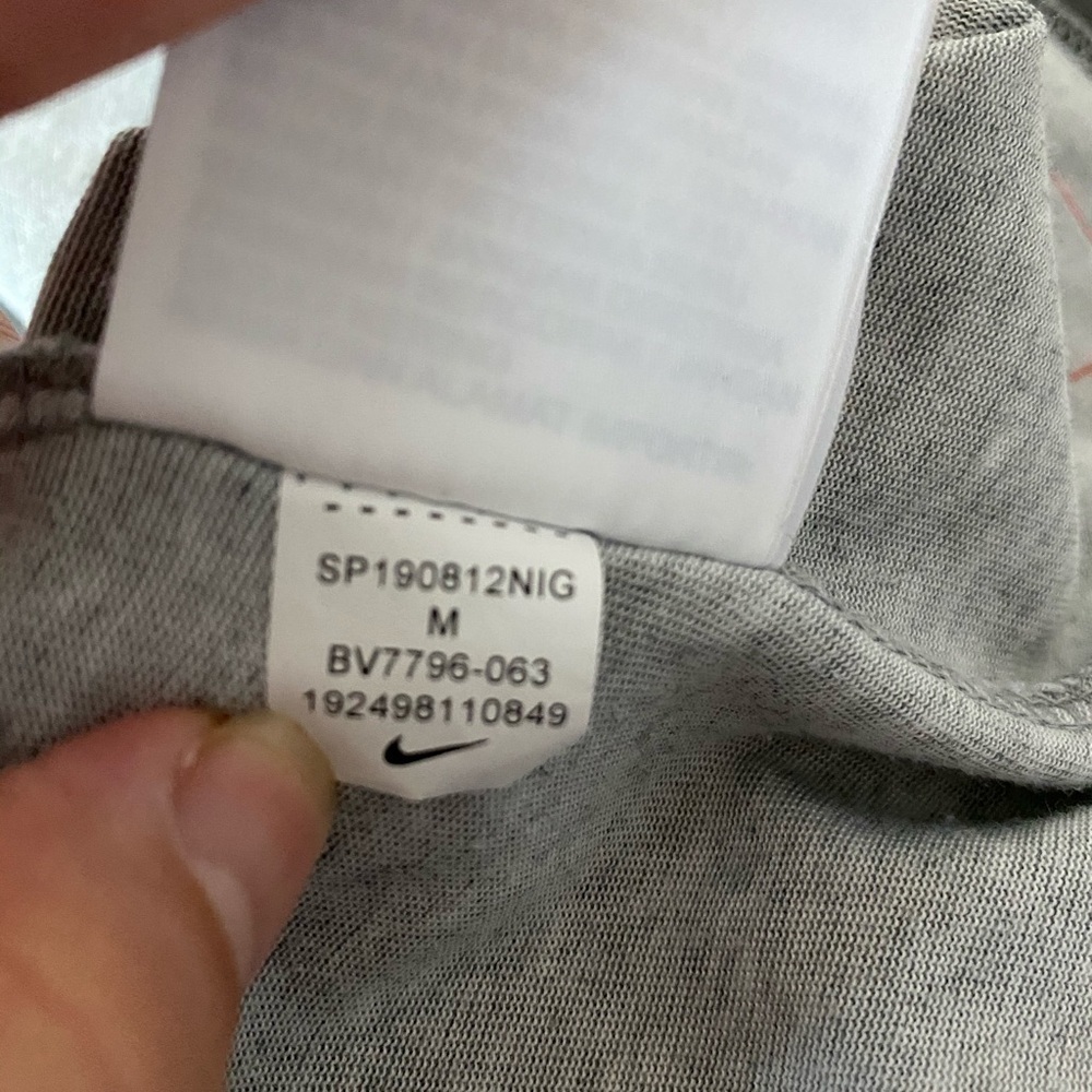 NIKE Women sz M RUN TOKYO 2019 Gray Tee Tshirt Japan Stripe Print - Picture 8 of 8